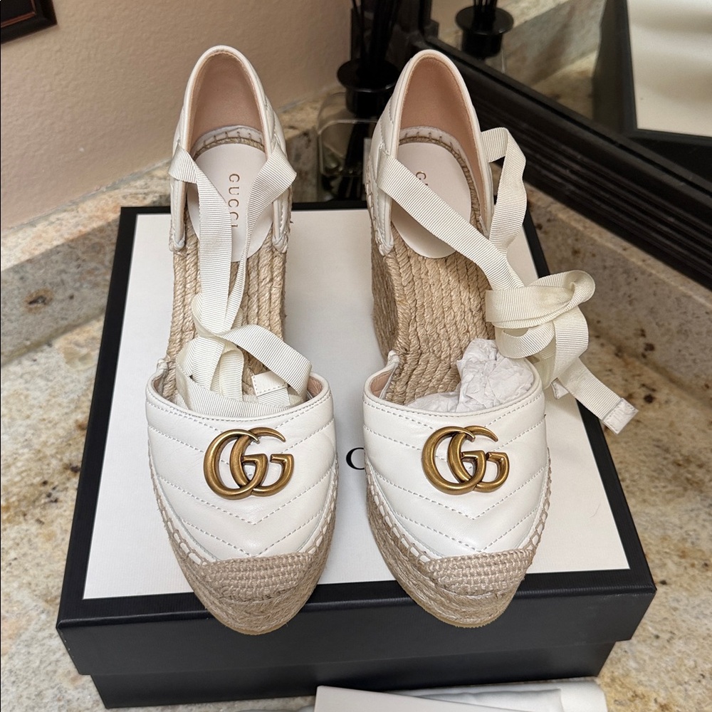 NEW GUCCI White Leather Marmont GG Charlotte Espadrille Wedge Sandals 38.5 - Picture 8 of 17